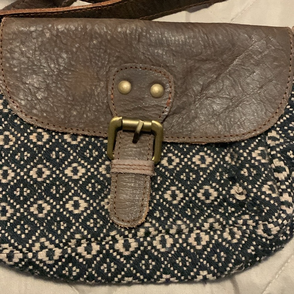 Crossbody - Picture 2 of 4
